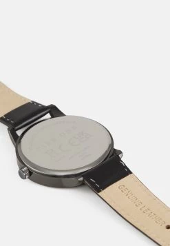 Pier One Prix Exclusifs Montre Montres Et Bijoux Boucle Ardillon Homme 8 Pier One Prix Exclusifs Montre Montres Et Bijoux Boucle Ardillon Homme -Fashion Zone Soldes caf2f3bc9f574c1e8d32bb8651c30a1c