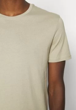 Prix Ourlé Pier One 5 PACK – T-shirt Basique T-shirts & Polos Col Rond Homme 26 Prix Ourlé Pier One 5 PACK – T-shirt Basique T-shirts & Polos Col Rond Homme -Fashion Zone Soldes ccdceb9d79c24e32baab38b9f3eaa229