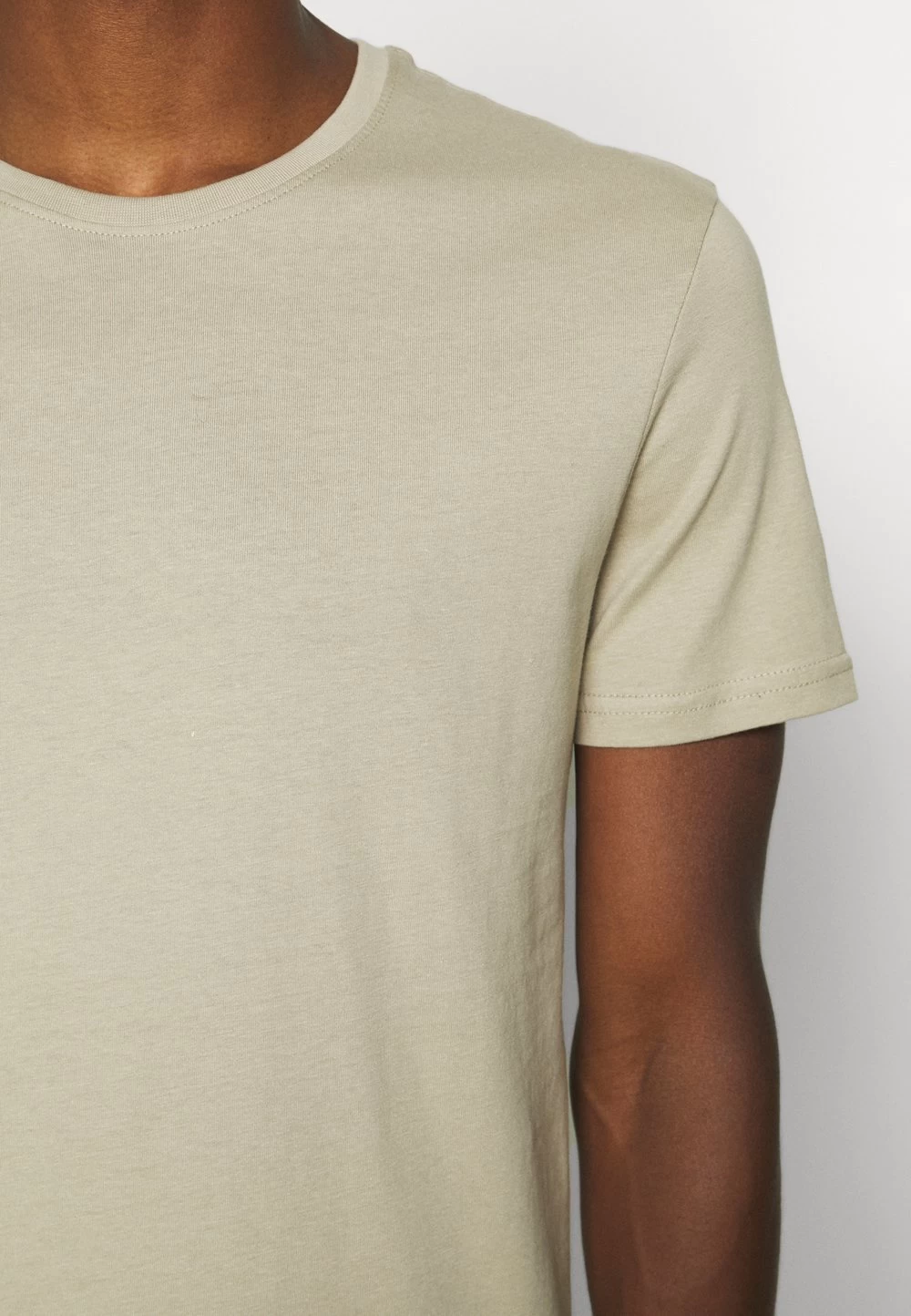 Prix Ourlé Pier One 5 PACK – T-shirt Basique T-shirts & Polos Col Rond Homme 9 Prix Ourlé Pier One 5 PACK – T-shirt Basique T-shirts & Polos Col Rond Homme – Image 7