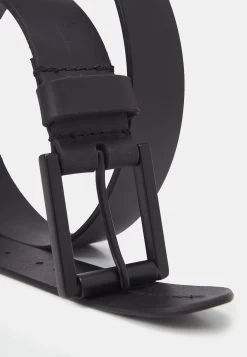 Pier One LEATHER – Ceinture Prix Ourlé Ceintures Boucle Ardillon Homme -Fashion Zone Soldes d1354464c7ac46a486f685b26776c353