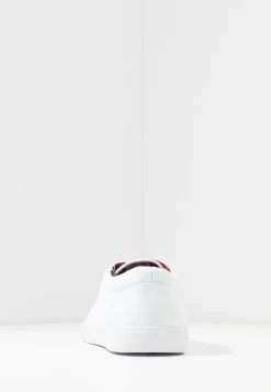 Pier One UNISEX – Baskets Basses Faible Prix Sneakers Rond -Fashion Zone Soldes d2771c5e3afe4ebc984199e3bf989b78