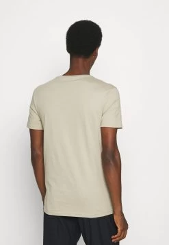 Prix Ourlé Pier One 5 PACK – T-shirt Basique T-shirts & Polos Col Rond Homme 22 Prix Ourlé Pier One 5 PACK – T-shirt Basique T-shirts & Polos Col Rond Homme -Fashion Zone Soldes d4309172134f476283eb4fd8b00555ed