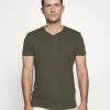 Pier One Prix Gelé T-shirt Basique T-shirts Col Tunisien Homme -Fashion Zone Soldes d741b3afd35443099fb7663b42eaee14