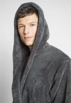 Prix Usine Pier One Peignoir Sous-vêtements & Chaussettes Capuche Homme 15 Prix Usine Pier One Peignoir Sous-vêtements & Chaussettes Capuche Homme -Fashion Zone Soldes d8bc46bac8fa44929b190c5532f01c02