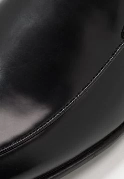 Pier One Prix Exclusifs Mocassins Chaussures De Ville Rond Homme -Fashion Zone Soldes da0e67802c294a9a8d190ed27dfe6ee7