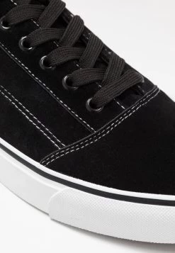 Pier One Baskets Basses Prix Affortable Sneakers Rond Homme 10 Pier One Baskets Basses Prix Affortable Sneakers Rond Homme -Fashion Zone Soldes db94b44dc23046fd9515ddcbc735bc91