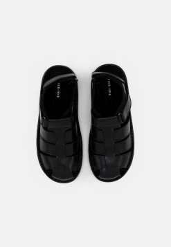 Pier One Sandales Prix Imbattable Rond Homme -Fashion Zone Soldes de31f8b3fefb4eb089d912be8806df8b