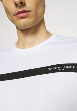 Pier One Prix Incroyables T-shirt Imprimé T-shirts Col Rond Homme 19 Pier One Prix Incroyables T-shirt Imprimé T-shirts Col Rond Homme -Fashion Zone Soldes de423b81d63947c796e81c178532425f