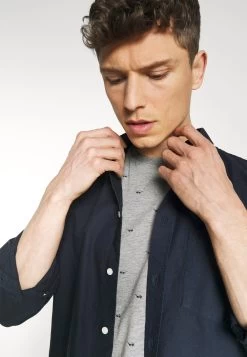 Pier One T-shirt Imprimé Prix Allégé T-shirts Col Rond Homme -Fashion Zone Soldes e3884c285e1d4196b2b6f8b7d26bc5dc