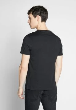 Pier One 3 PACK – T-shirt Basique Qualité Absolue T-shirts & Polos Col Rond Homme 20 Pier One 3 PACK – T-shirt Basique Qualité Absolue T-shirts & Polos Col Rond Homme -Fashion Zone Soldes e7497b751f8c4bd498980e2ffe8f6ae0