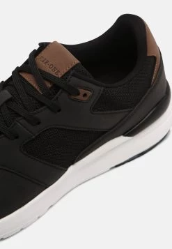 Pier One 50% Off De Vente Baskets Basses Baskets & Sneakers Rond Homme -Fashion Zone Soldes e8cca19b7c464413995a8ff21277eb47