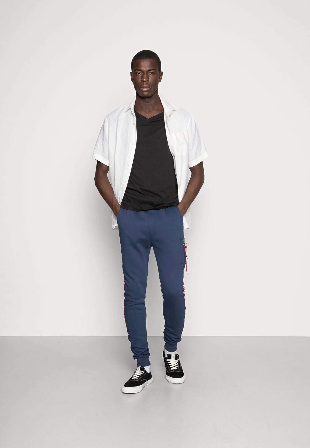 Pier One Prix Accessible 3 PACK – T-shirt Basique T-shirts Col En V Homme 3 Pier One Prix Accessible 3 PACK – T-shirt Basique T-shirts Col En V Homme