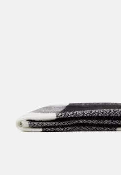 Pier One UNISEX – Foulard Prix Équitable Foulards Et écharpes Carreaux -Fashion Zone Soldes fbdb5e63ed0640a89ab73d2d659a6eb7